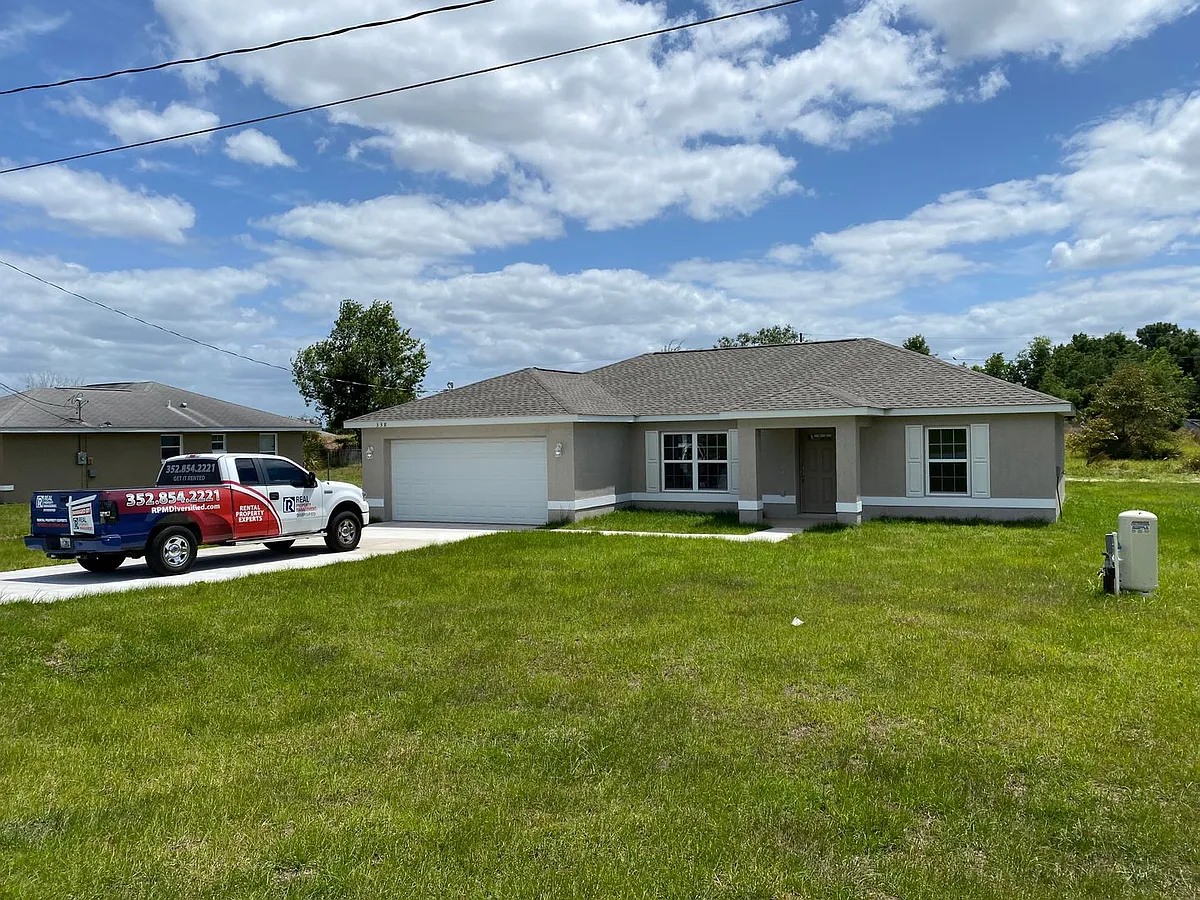 Building Photo - 338 Larch Rd