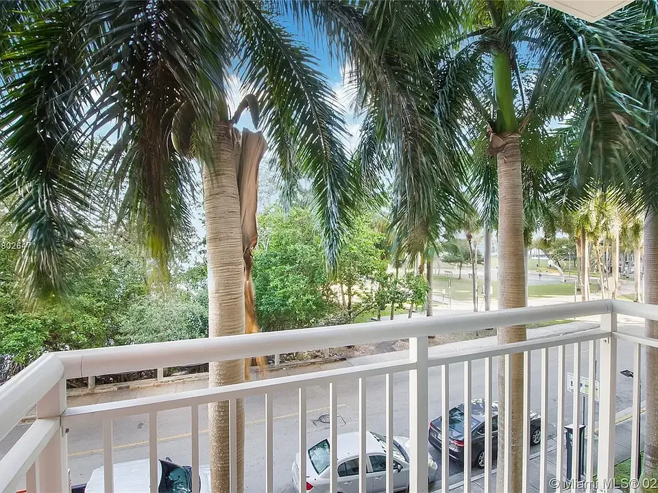 2000 N Bayshore Dr #218