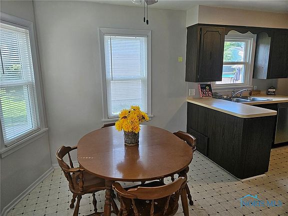 2nd image of 532 Lynnhaven Dr
