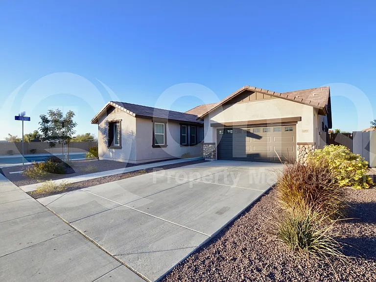 2814 E Quenton St — Photo 2