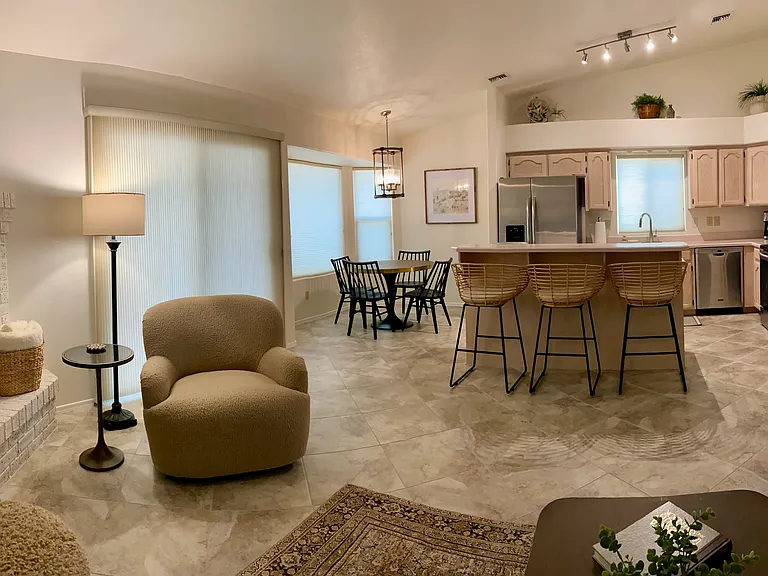 2460 W Catalpa Rd — Photo 21