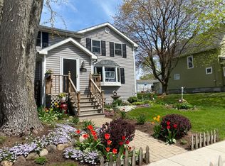 527 Fremont St, Woodstock, IL 60098