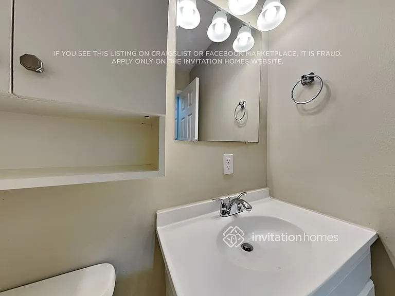 812 E John St — Photo 18