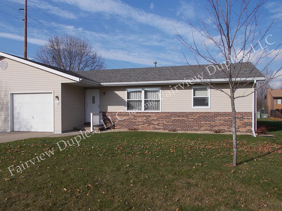 Street view of duplex. Located in a quiet neighborhood.