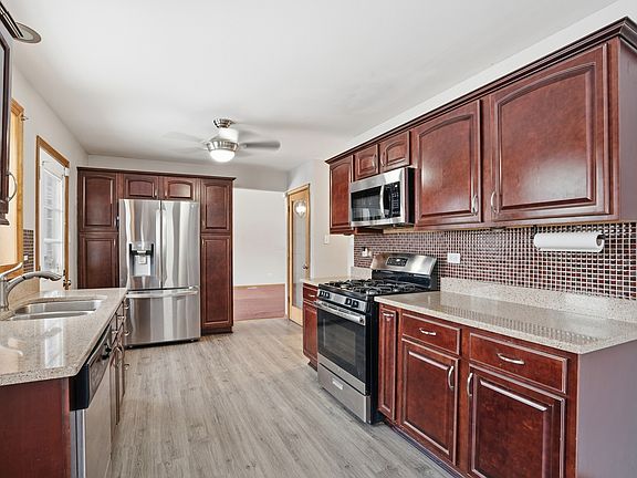 3rd image of 17910 Millstone Rd