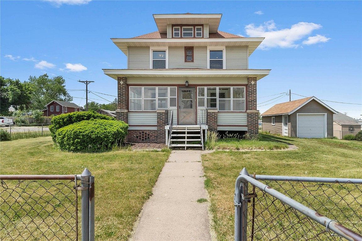 21 2nd Ave, Newhall, IA 52315 MLS 2303462 Zillow