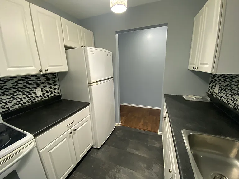 580 Armstrong Rd #407 — Photo 5