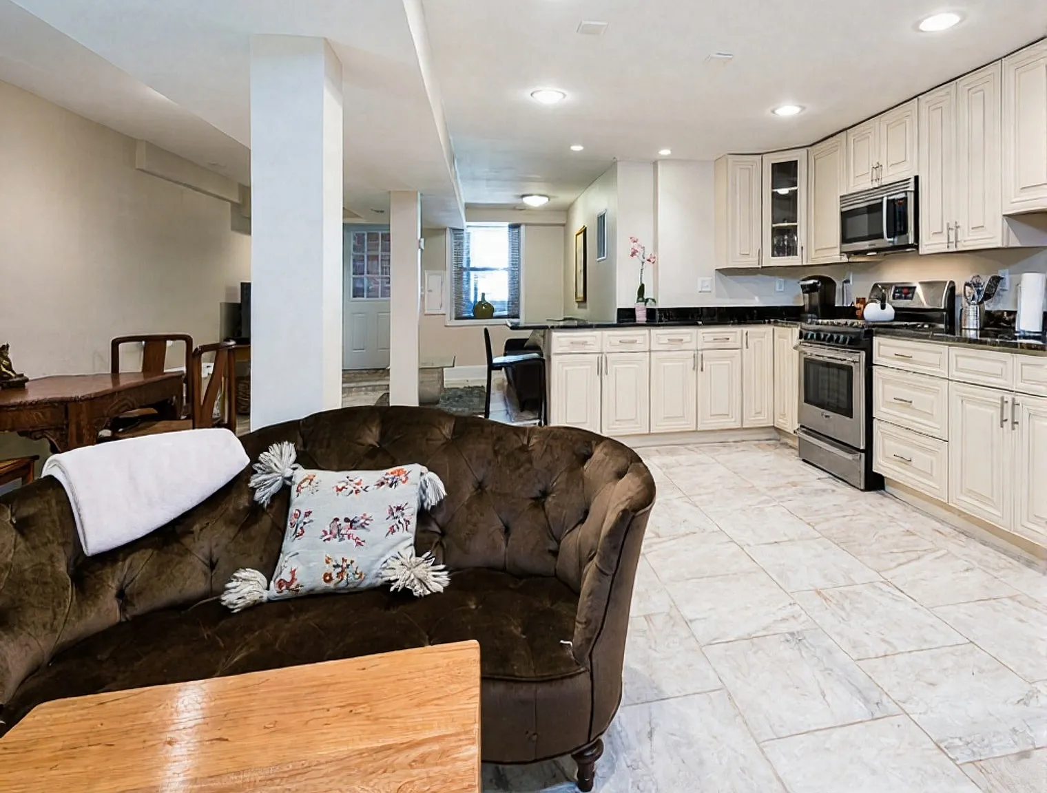 1 bed, 1.0 bath, 9687 sqft, $3,149 — Photo 3