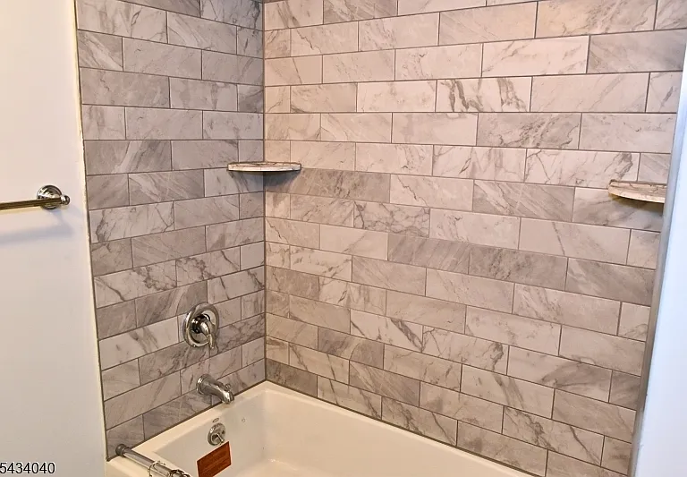 10 Garden Dr #2 — Photo 27