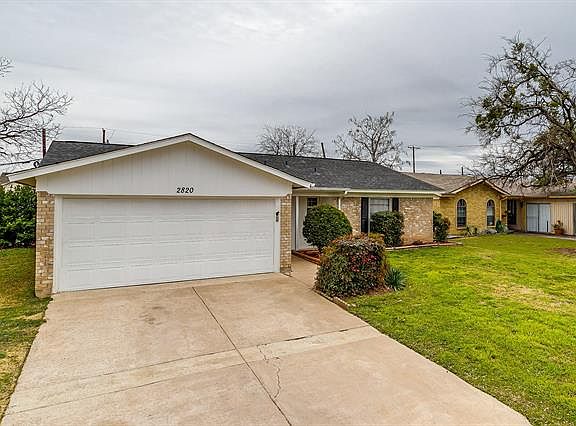 5th image of 2820 Lake Gardens Dr