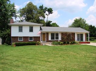 821 Robin Cir, Radcliff, KY 40160