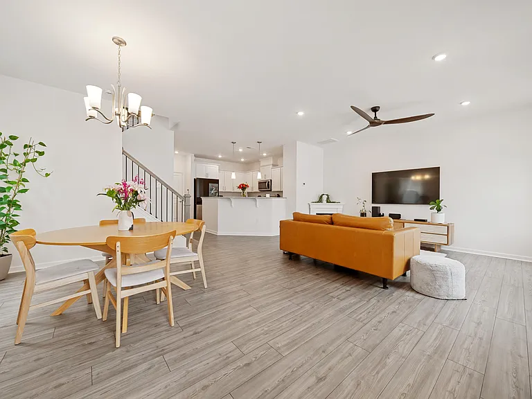 301 Ribbon Rail St — Photo 4