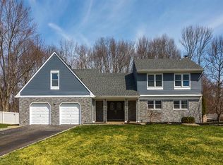 28 Alexandria Dr, Manalapan, NJ