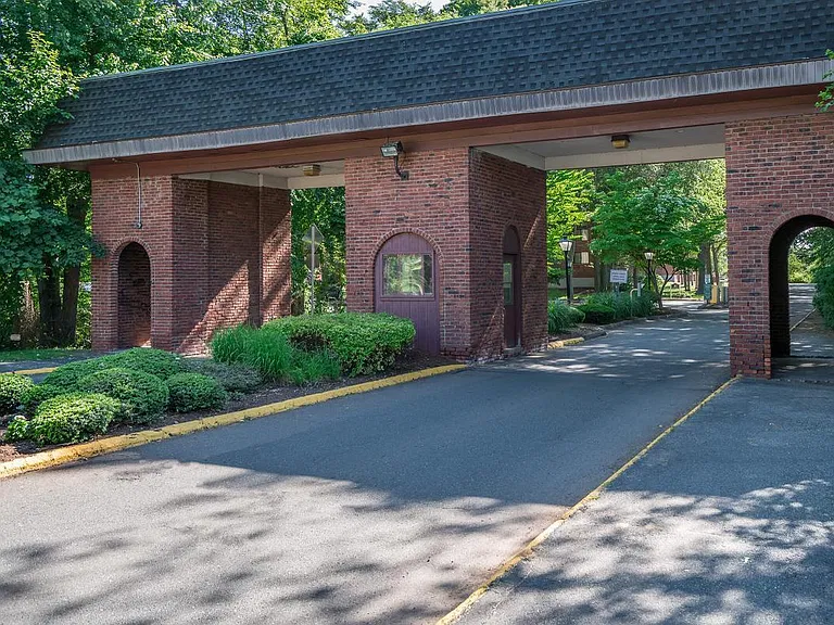 Woodcliff Estates — Photo 35