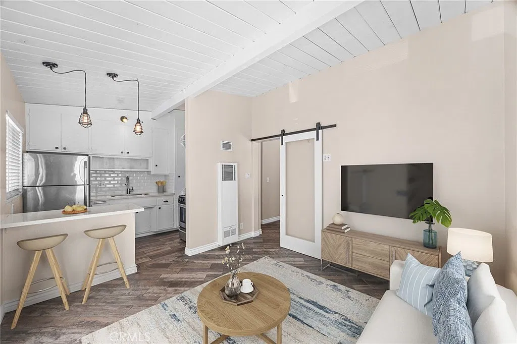 1 bed, 395 sqft, $2,225 — Photo 3