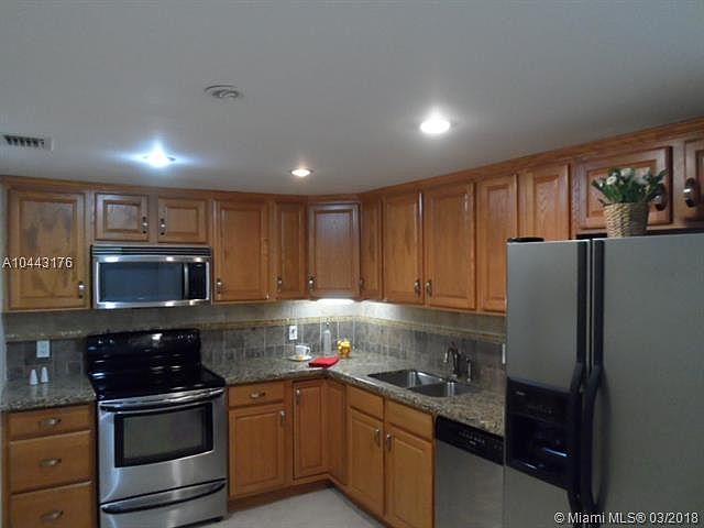 1st image of 905 Cypress Ter APT 106
