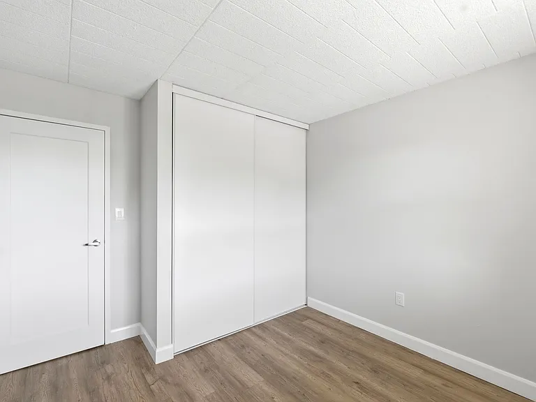 100 McFarlane Ave — Photo 20