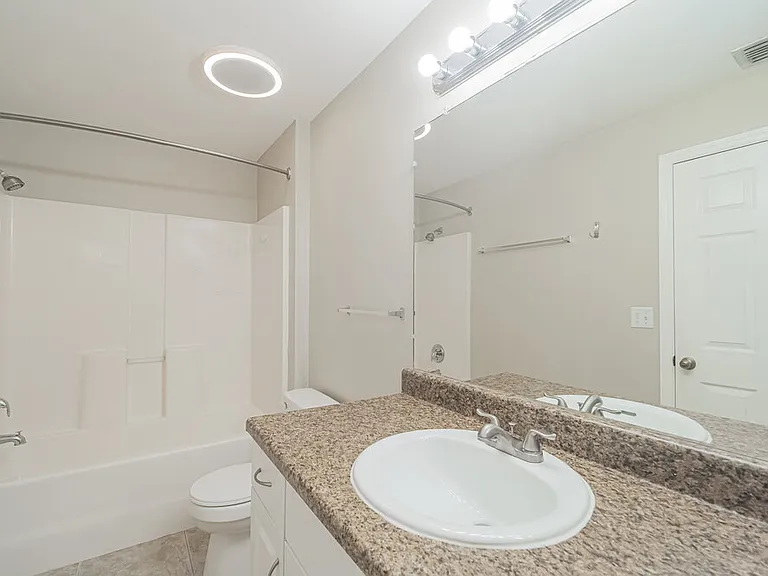 1726 SW 22nd St — Photo 10