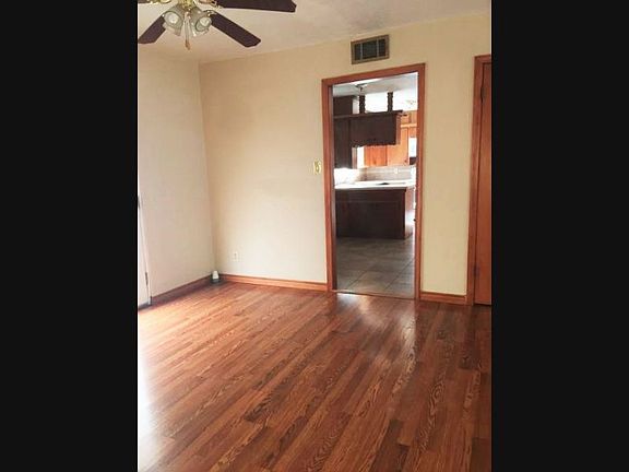 3rd image of 806 NW 36th St