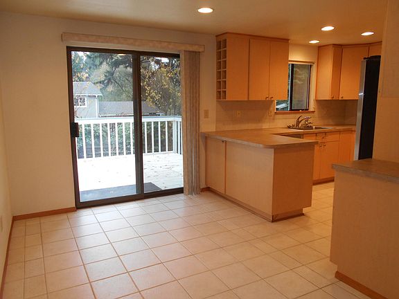 3rd image of 1085 Shaw Rd