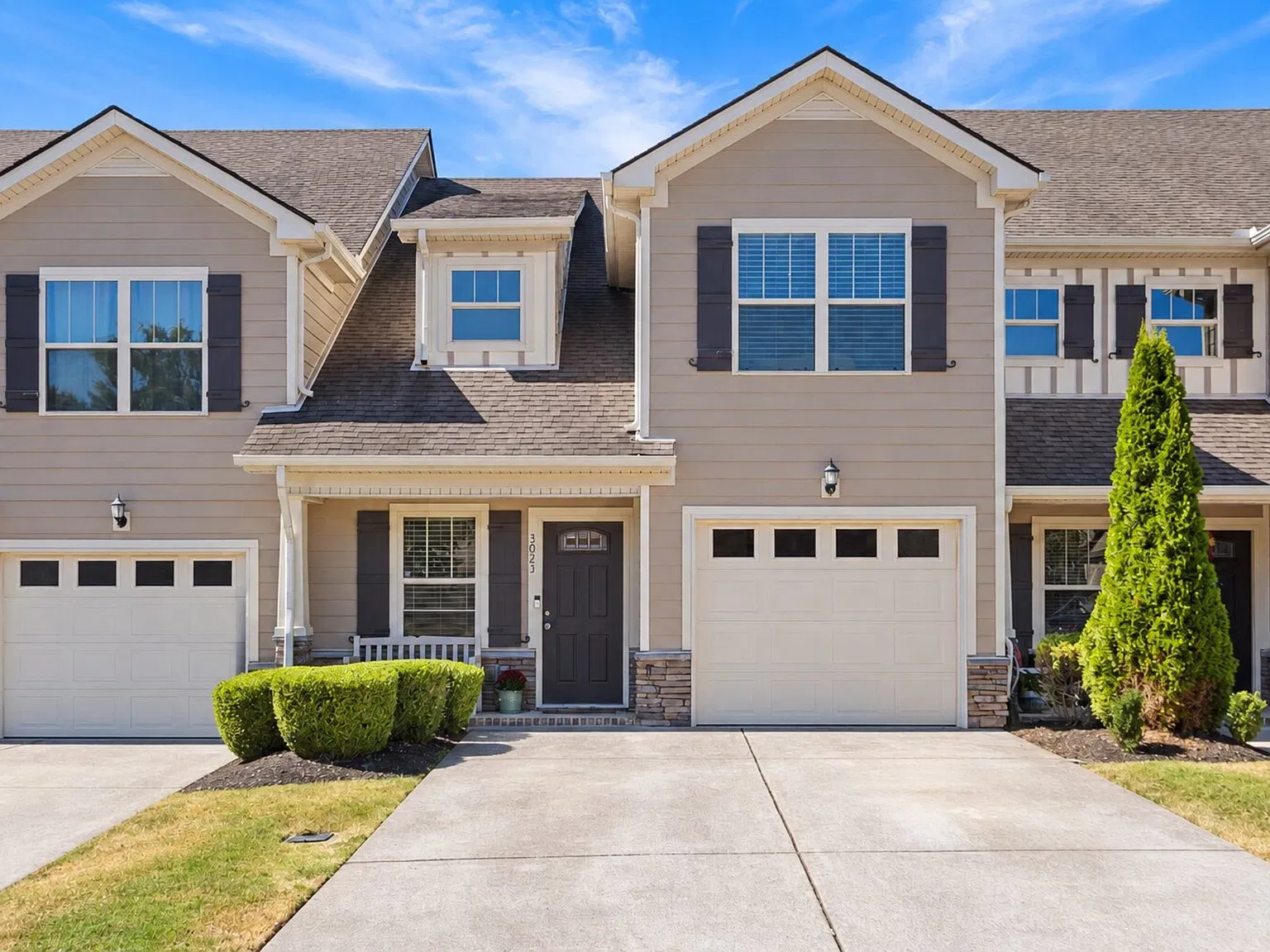 3 bed, 2.5 bath, 1692 sqft, $2,300 — Photo 1