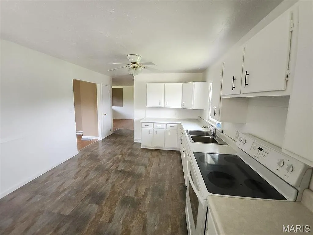 3 bed, 1.0 bath, 1604 sqft, $1,900 — Photo 3