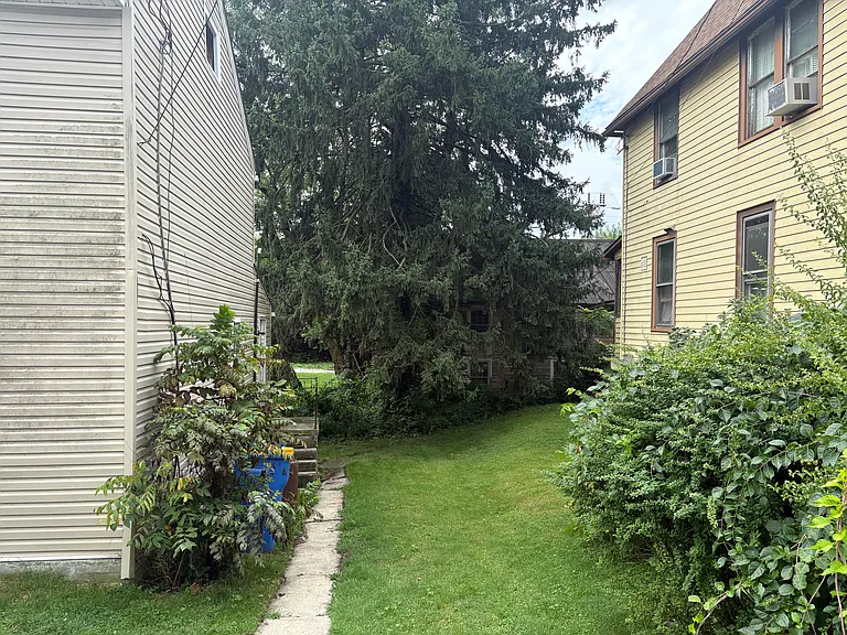 132 Main St — Photo 3