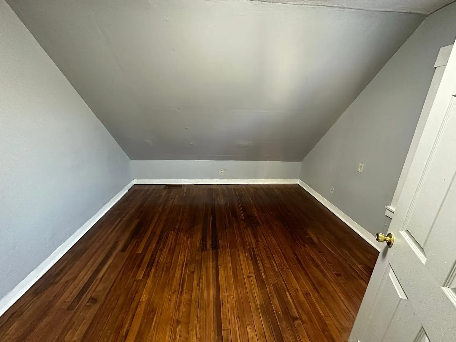 543 Orchard St - 3rd Floor — Photo 2