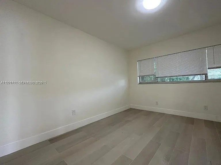 1514 SW 6th St #4 — Photo 4