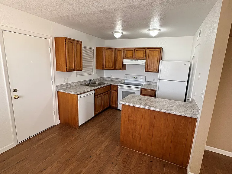 1502 W Shangri La Rd #1 — Photo 4