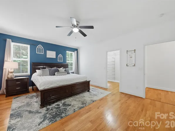 1245 34th Ave NE, Hickory, NC 28601