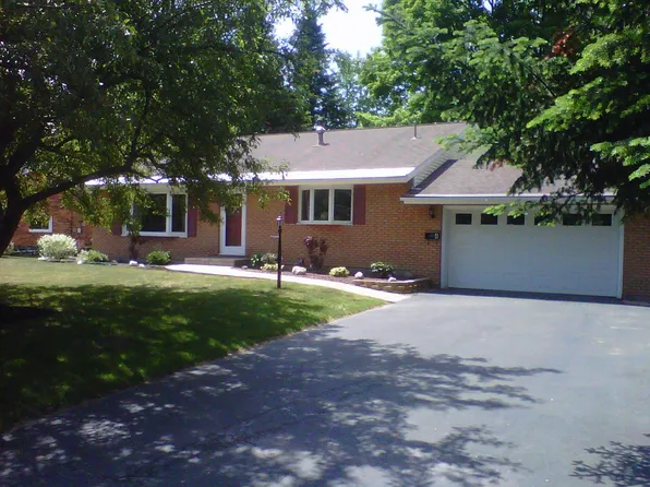 4 Sandalwood Ln, Glenville, NY 12302