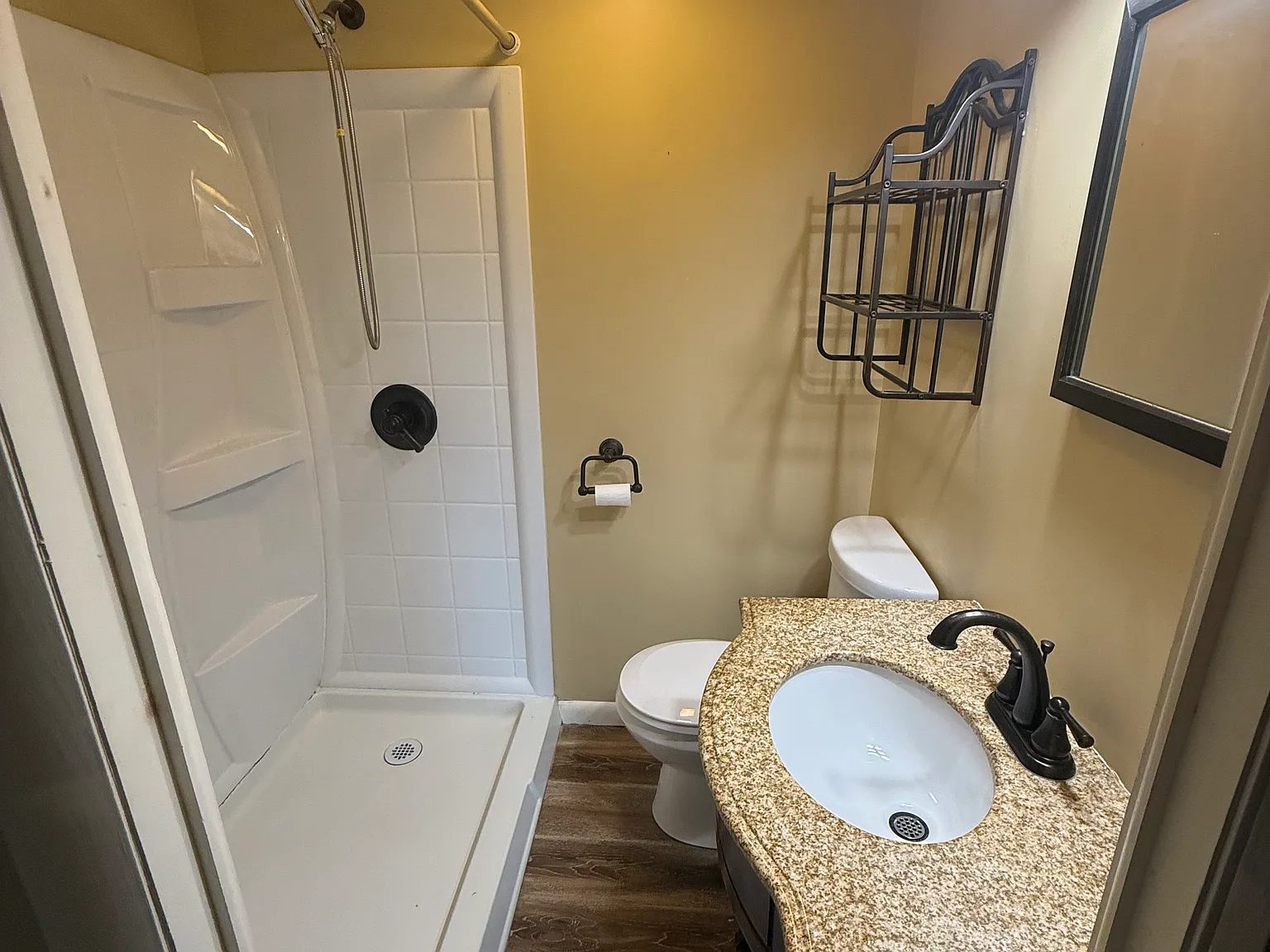 3 bed, 1600 sqft, $1,650 — Photo 4