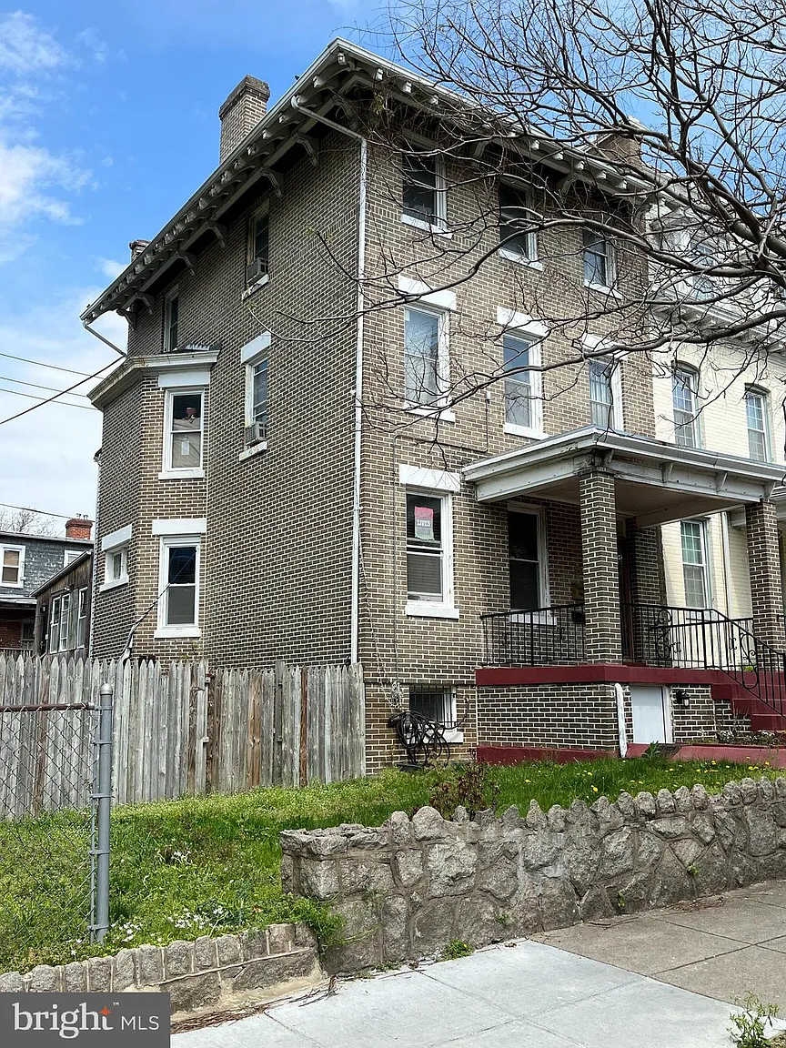 749 Quebec Pl NW photo 1