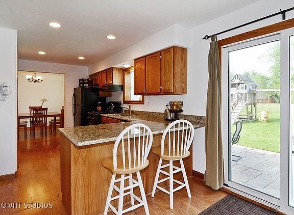 4th image of 1014 E Oakland Ln
