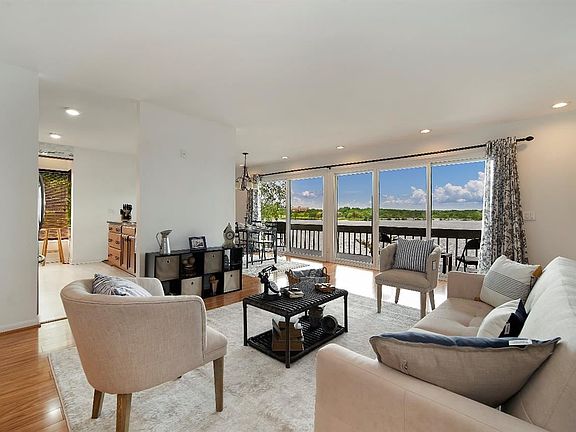 4th image of 851 Cliffs Dr