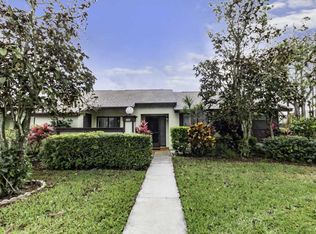 423 Narrowleaf Ct, Royal Palm Beach, FL 33411