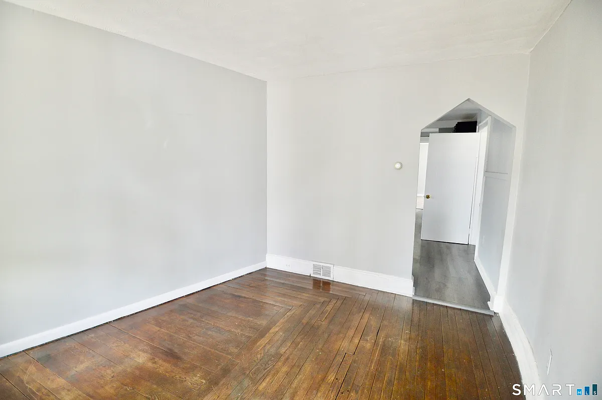 Building Photo - 2310 Barnum Ave #1