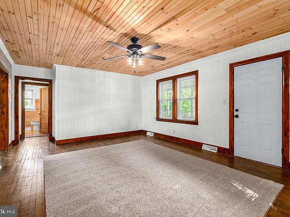 4th image of 31 Mountain Rd