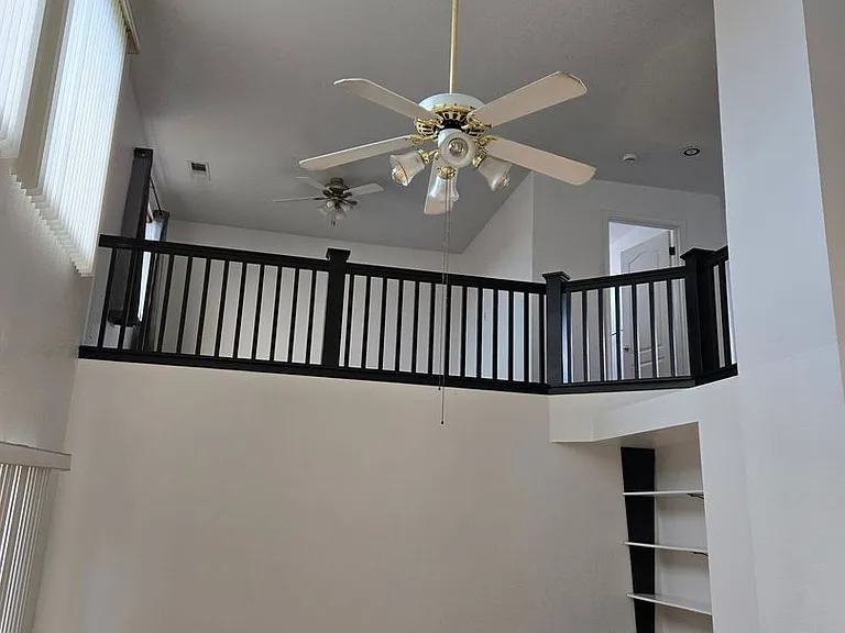 647 Vista Ct — Photo 10