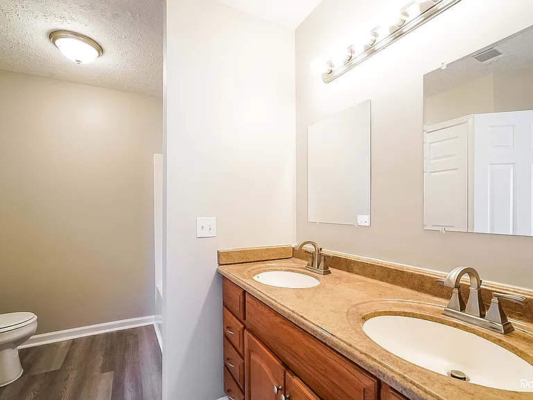 1105 Heather Dr — Photo 12