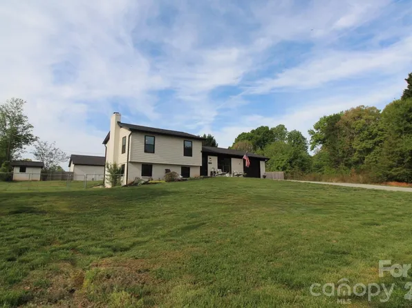 2555 Belshire Dr, Conover, NC 28613