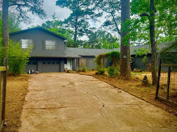 1556 County Road 2042, Hull, TX 77564