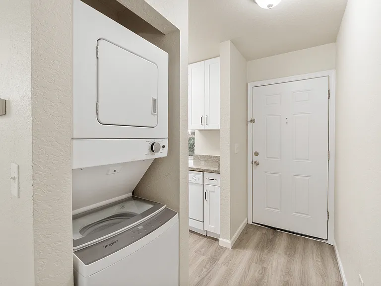 Lakeridge Apartments — Photo 12