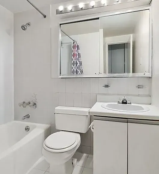 220 E 24th St #1B — Photo 5