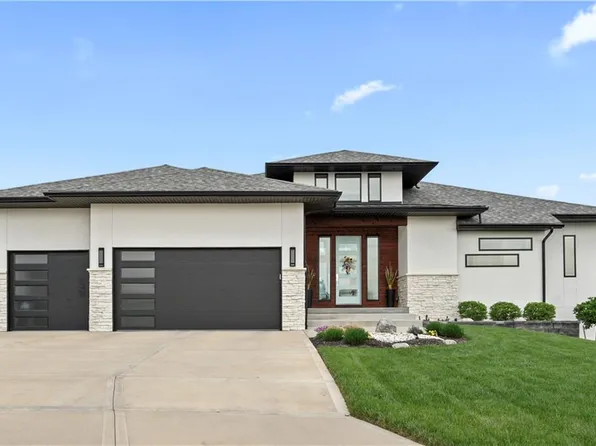 222 SW Tiller Ct, Lees Summit, MO 64082