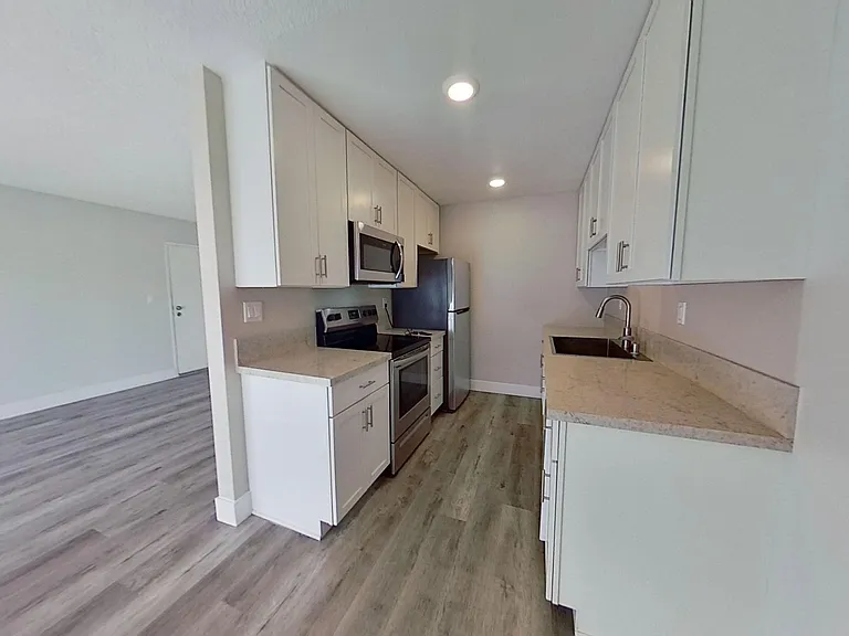Bronze Door Apartments — Photo 18