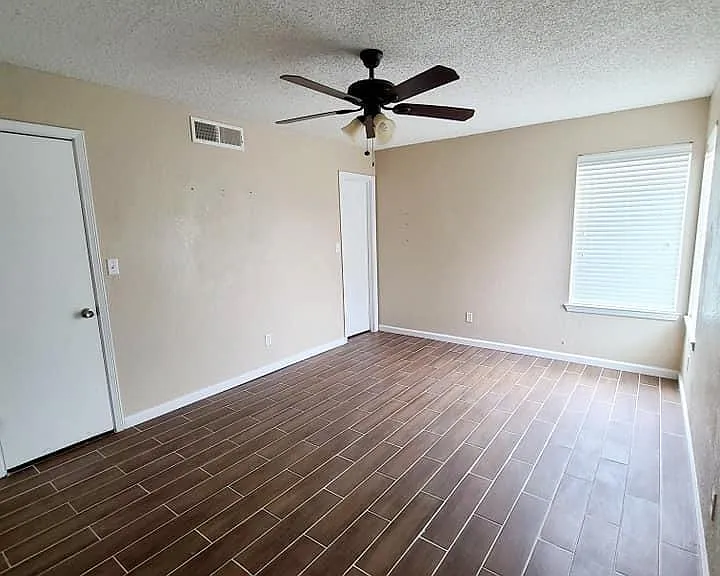 765 Colchester Dr — Photo 11