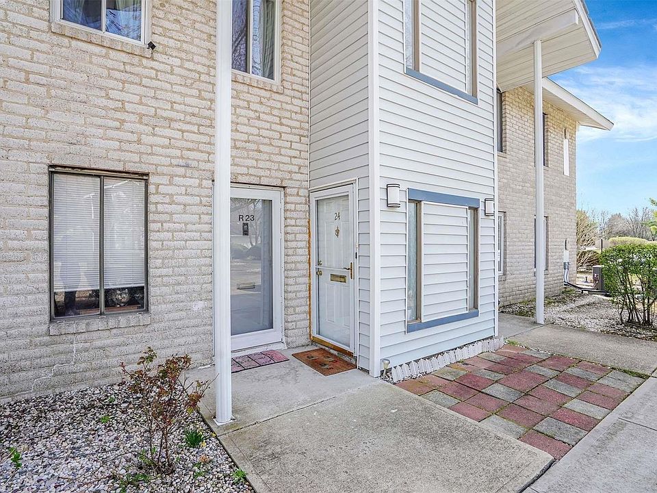 1st image of 24 Redwood Court #24