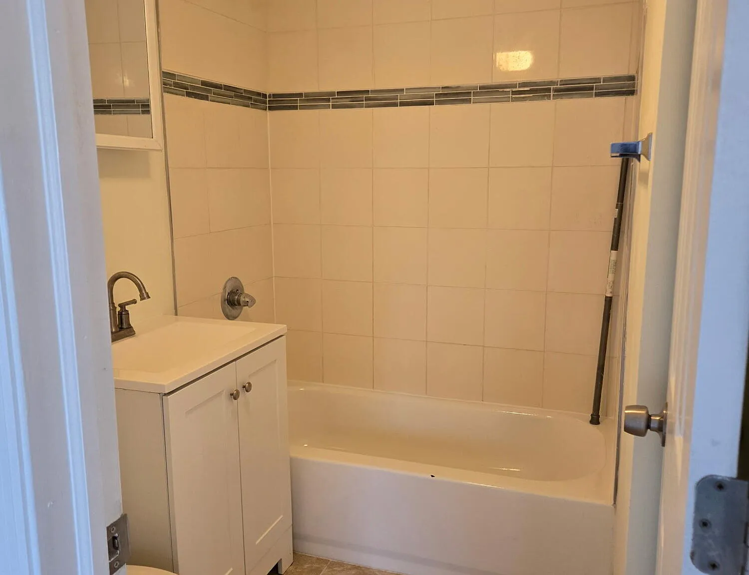 1 bed, 1.0 bath, 565 sqft, $1,600 — Photo 4
